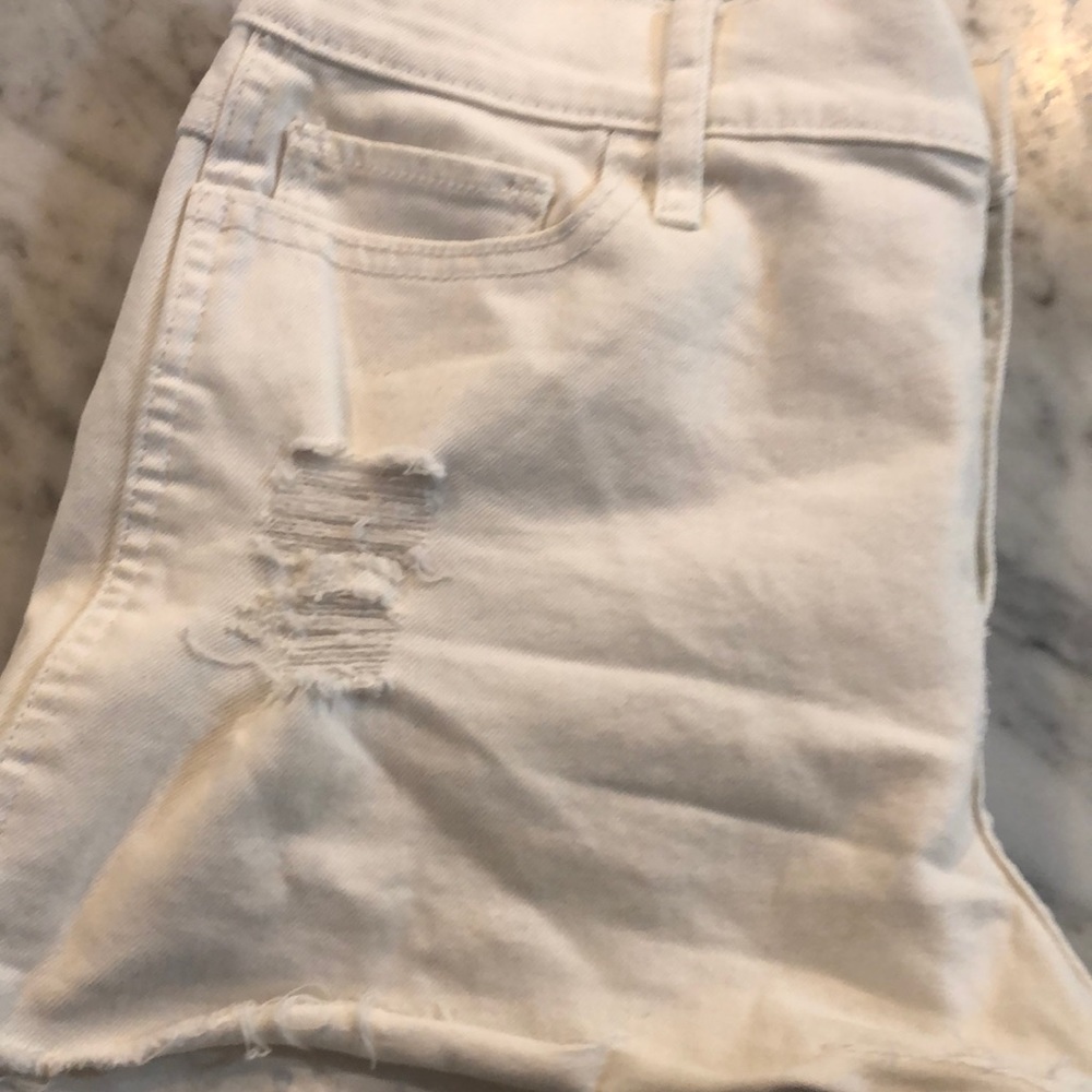 Hollister White Jean Shorts - Picture 5 of 6